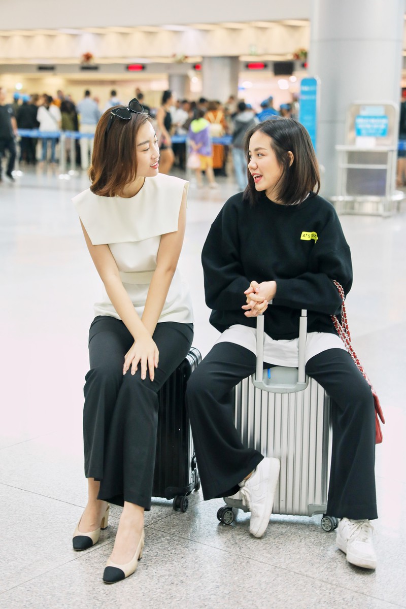 hoa hau do my linh va phuong ly do mat moc xinh dep tai san bay hinh 16