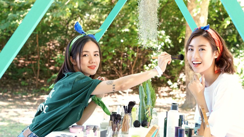 hoa hau do my linh va phuong ly do ve tre trung, xinh dep tai han quoc hinh 11