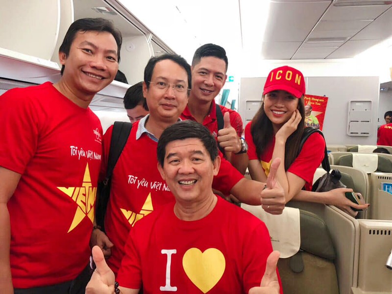 le hang, binh minh len duong sang malaysia co vu bong da viet nam hinh 2