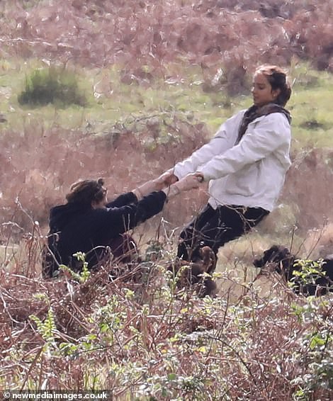 khoanh khac tinh tu cua brooklyn beckham va ban gai nguoi mau hon tuoi hinh 10
