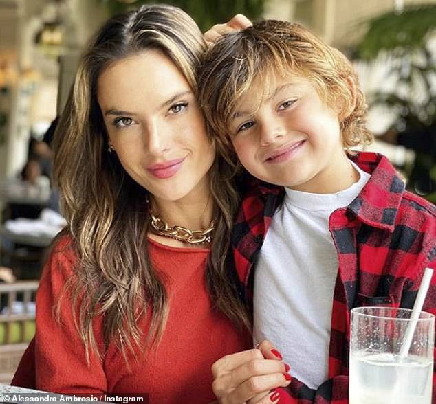alessandra ambrosio dien dam xe cao do ruc di an toi cung ban trai hinh 5