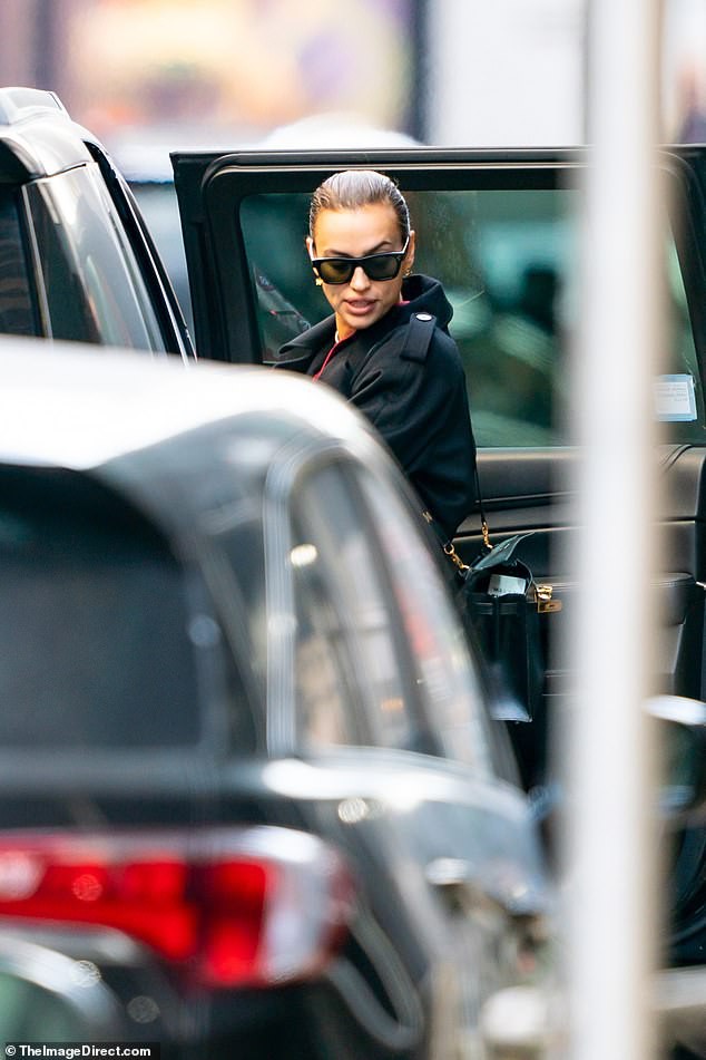 sieu mau irina shayk lo ve mat nhot nhat, khong trang diem khi ra pho hinh 2