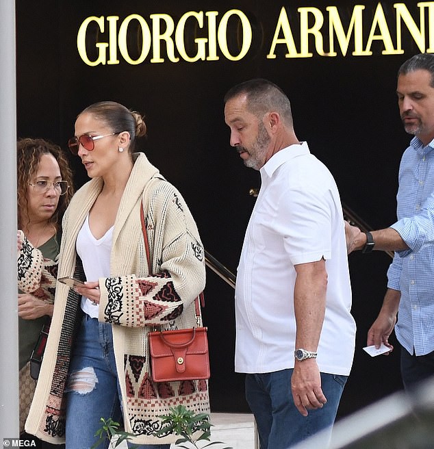 jennifer lopez mac tre trung di mua sam cung ban trai kem 6 tuoi hinh 4
