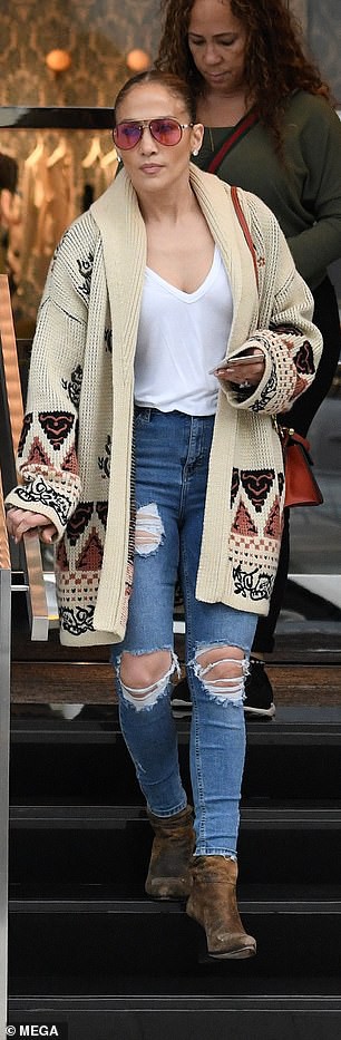 jennifer lopez mac tre trung di mua sam cung ban trai kem 6 tuoi hinh 5