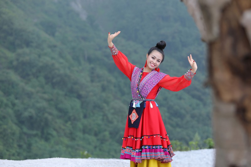 sao mai luong hai yen quyen ru vi su moc mac voi bai ca tren nui hinh 1