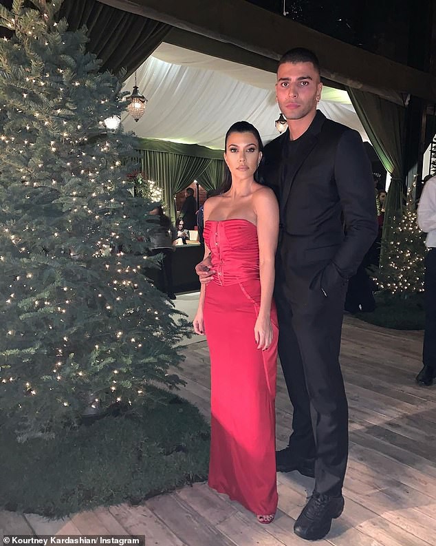 kourtney kardashian gian di het co khi di dao pho trong ngay cuoi nam hinh 7