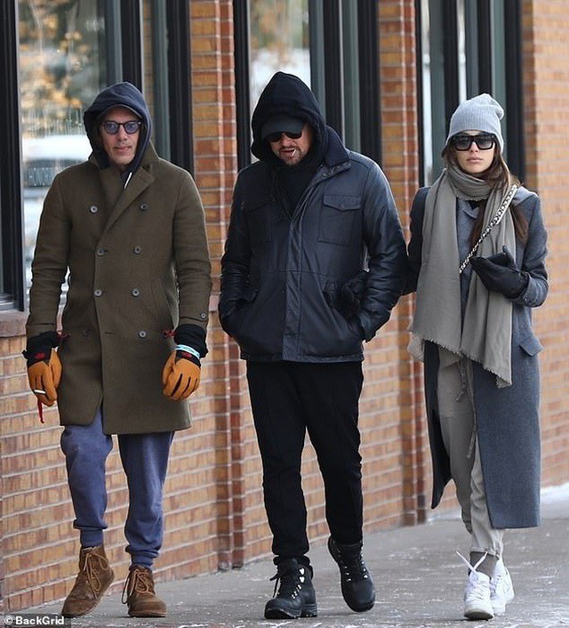 leonardo dicaprio mai xem dien thoai, "bo dep" ban gai khi di choi hinh 8