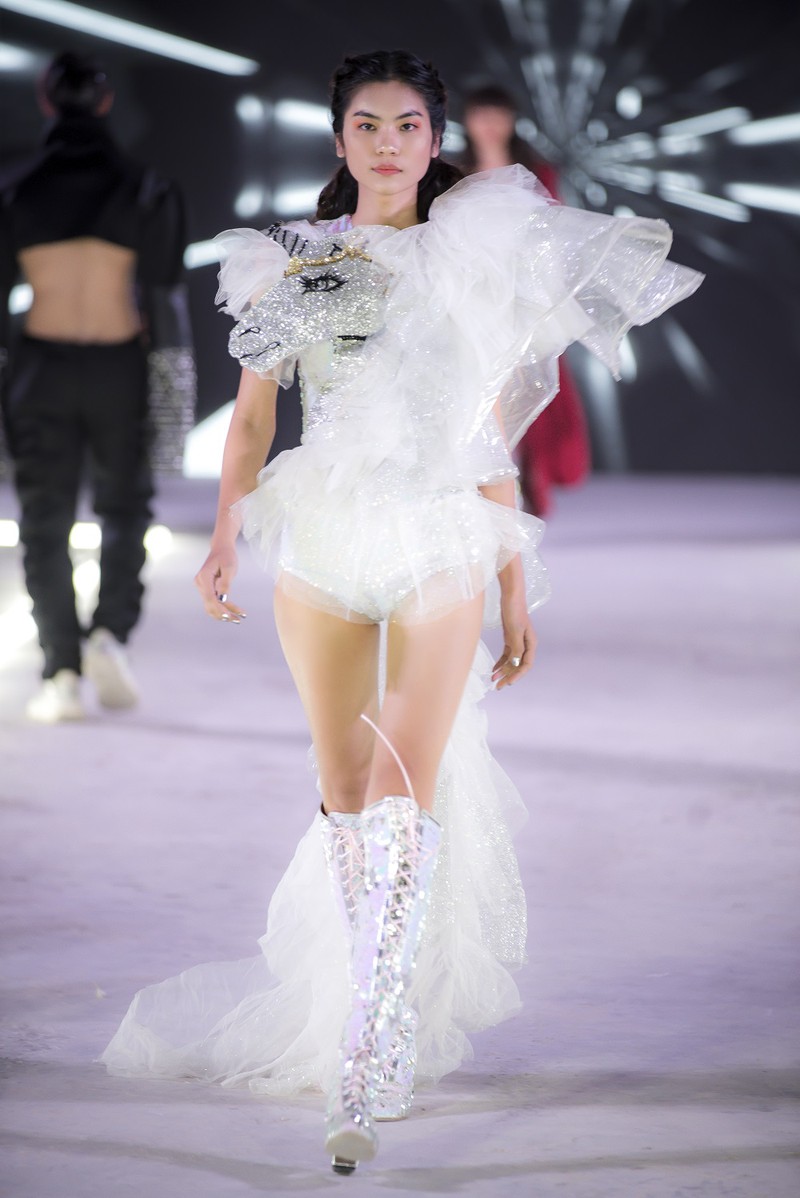 me bim sua lan khue tro lai quyen luc trong show dien cua ivan tran hinh 3