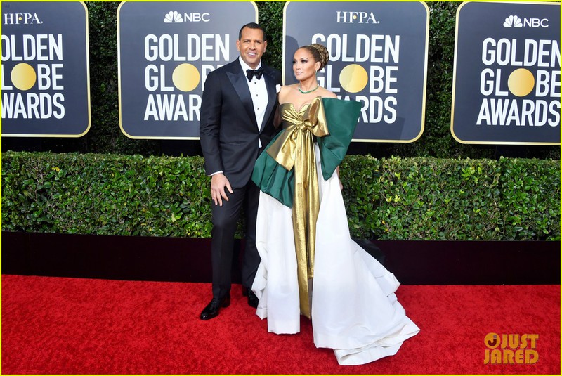 jennifer lopez dep man ma, e ap ben tinh tre tren tham do qua cau vang hinh 4