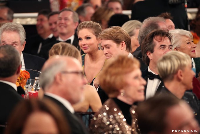taylor swift hoa cong chua dep hut mat, au yem nhin ban trai o su kien hinh 3