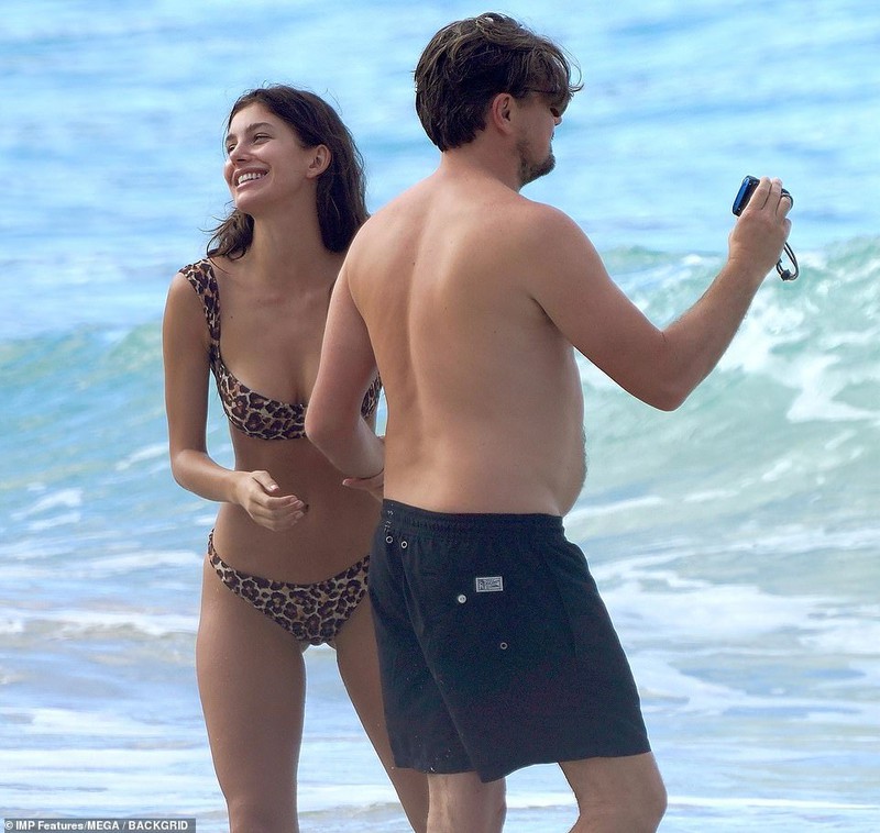 ban gai xinh dep cua leonardo dicaprio goi cam du tiec qua cau vang hinh 6