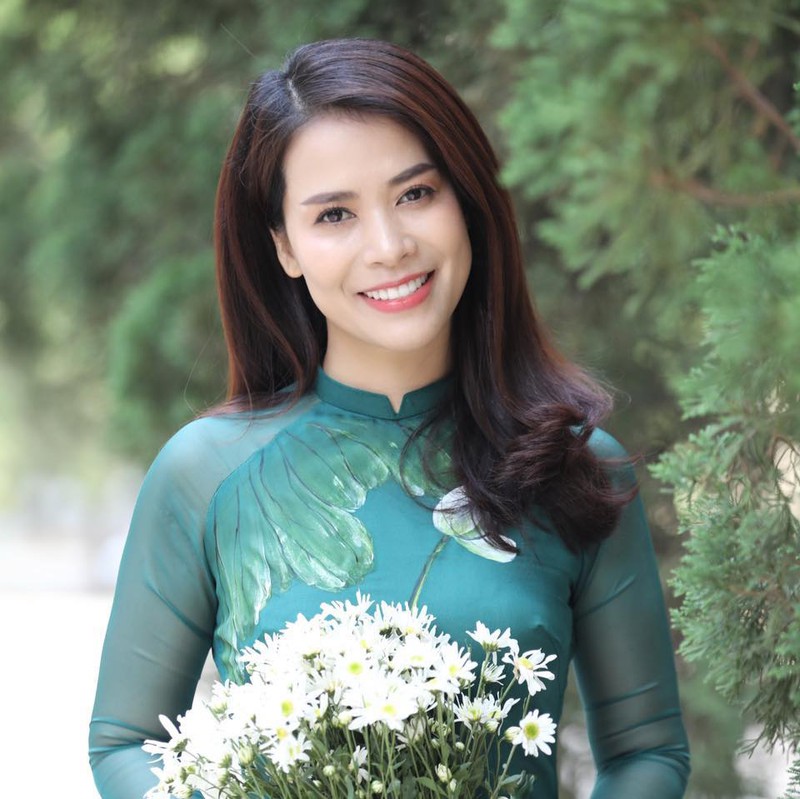 a hau doanh nhan y lan xac nhan la ban gai cua danh hai chi trung hinh 7