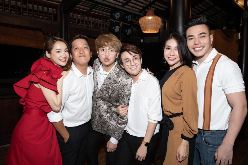 nha phuong thay 2 bo vay, nung ma tinh cam truong giang o hau truong hinh 4
