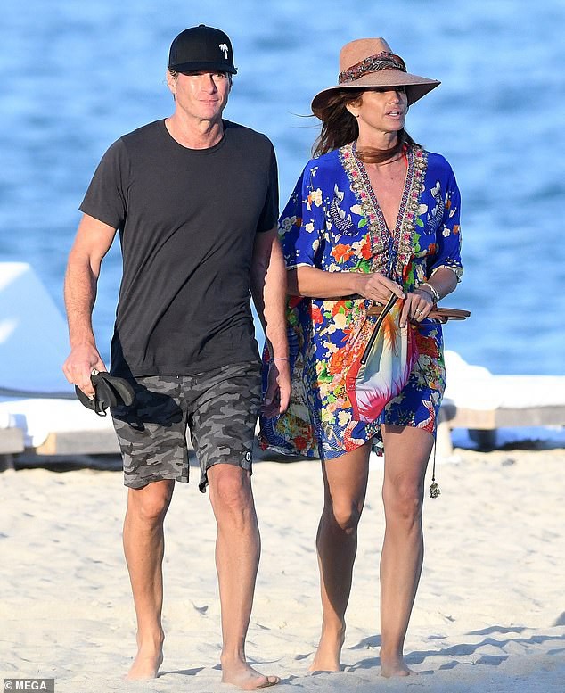 cindy crawford mac do sanh dieu di mua sam do noi that cung ong xa  hinh 5