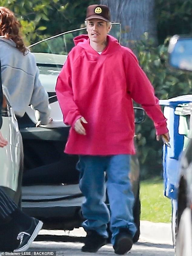justin bieber phan chan den tham ban sau khi thua nhan mac benh lyme hinh 1