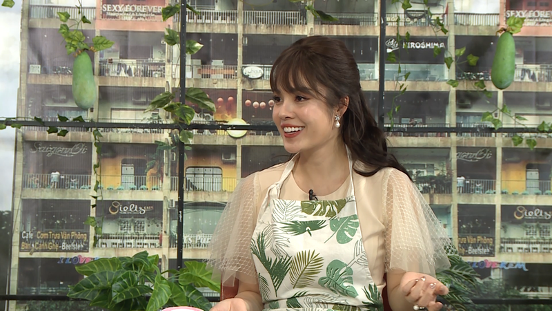 chuyen showbiz: ho ngoc ha phot lo khi bi ban be noi la "dien" hinh 3
