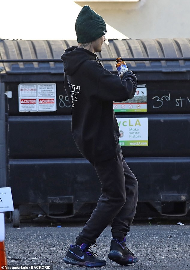 justin bieber buon ba den studio sau khi xac nhan mac benh lyme hinh 3