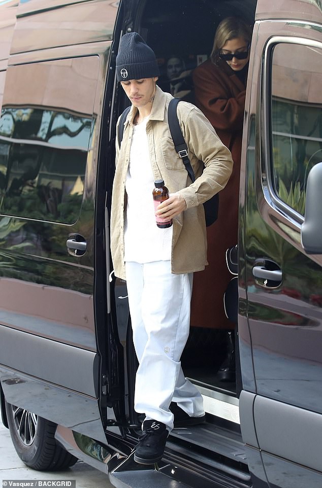 vo justin bieber xinh dep di tap nhay sau on ao pha cuoc vui cua selena hinh 7