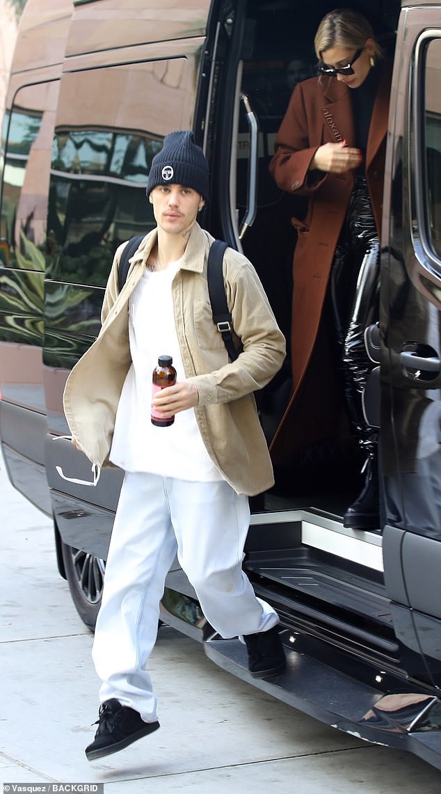 vo justin bieber xinh dep di tap nhay sau on ao pha cuoc vui cua selena hinh 8