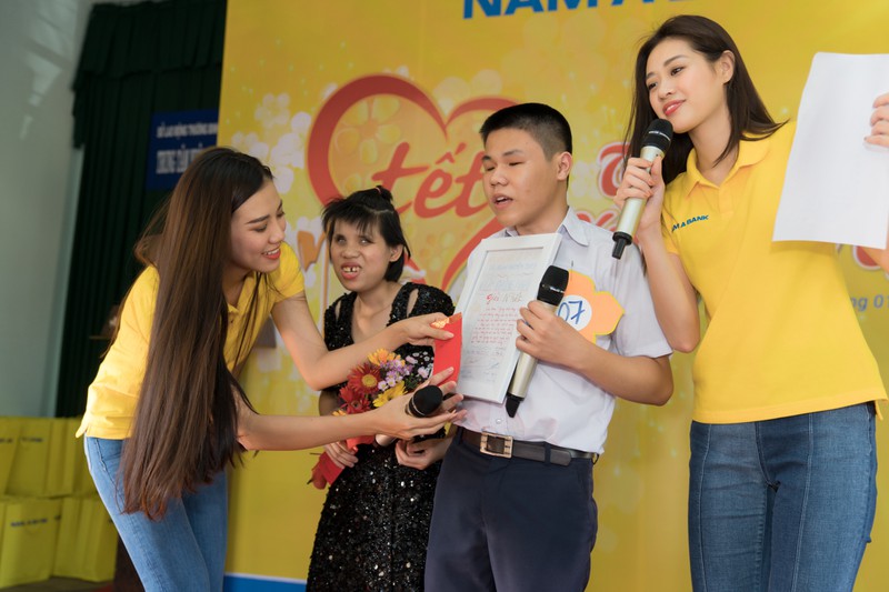 khanh van va kim duyen do nhan sac ruc ro khi di lam tu thien hinh 1