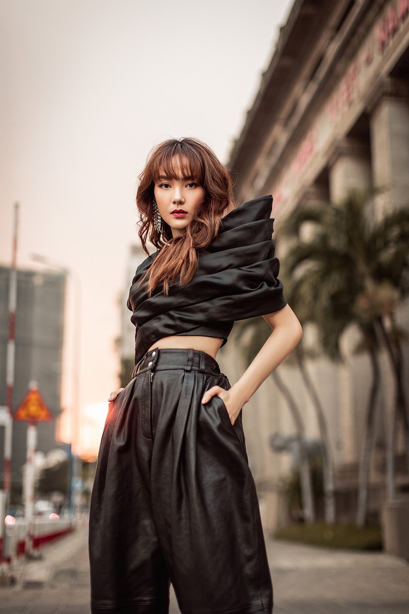 minh hang sanh dieu, khoe eo thon xuong pho trong bo anh moi hinh 7