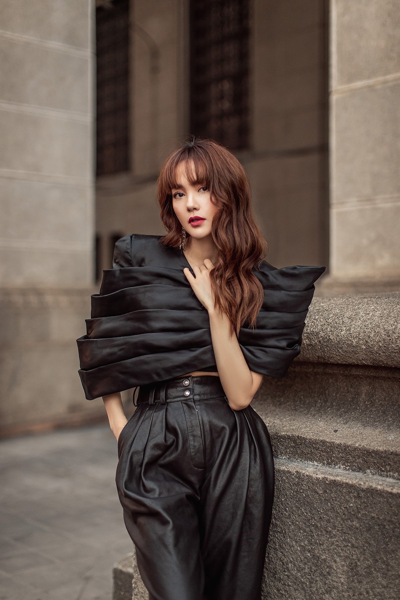 minh hang sanh dieu, khoe eo thon xuong pho trong bo anh moi hinh 8