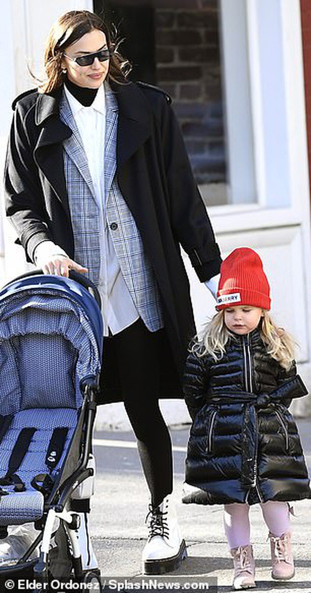 "chan dai" irina shayk xinh dep dua con gai cung ra pho di dao o my hinh 5