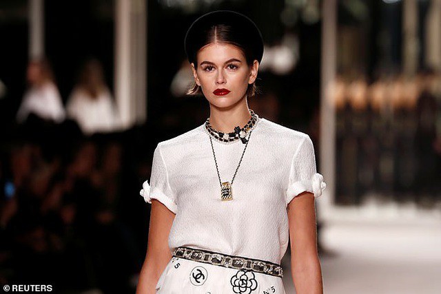 con gai cindy crawford dieu da du tiec sau khi chia tay ban trai  hinh 9