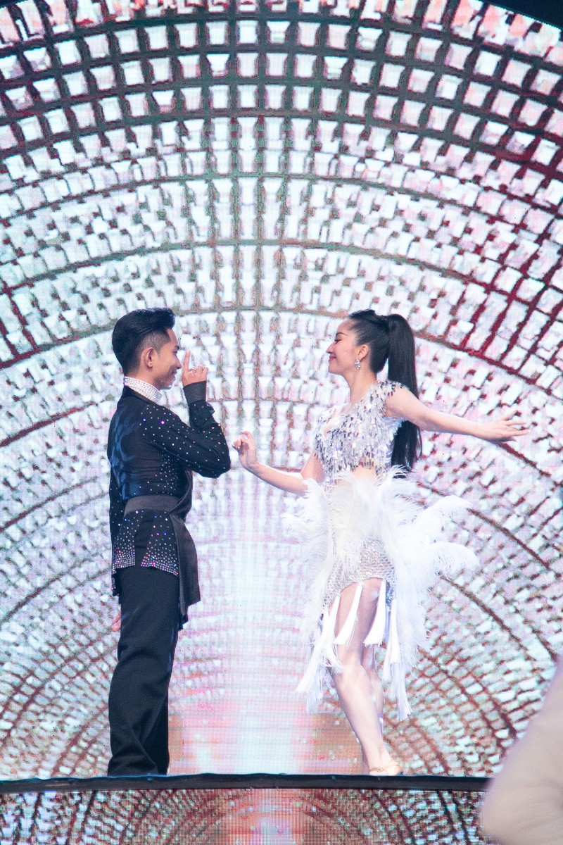 phan hien han che tiep xuc voi nha khanh vi so khanh thi ghen hinh 4
