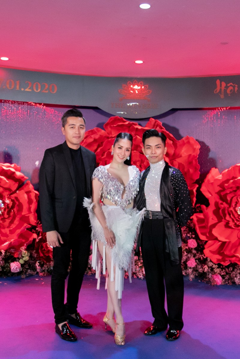 phan hien han che tiep xuc voi nha khanh vi so khanh thi ghen hinh 1