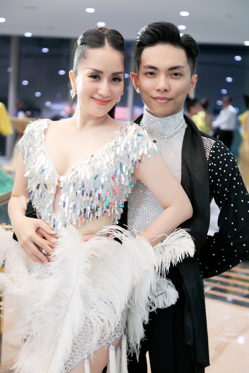 phan hien han che tiep xuc voi nha khanh vi so khanh thi ghen hinh 3
