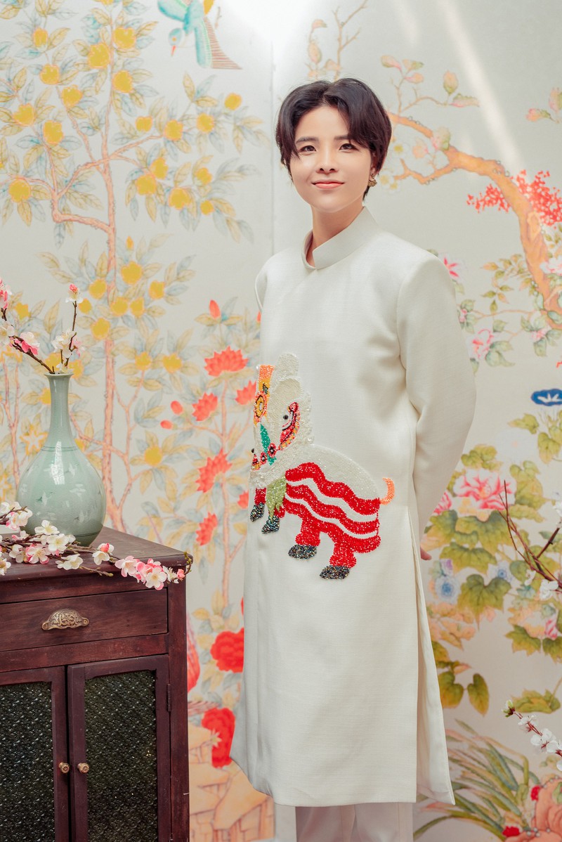 vu cat tuong dien ao dai ngot ngao, tang fan bo anh tet dang yeu hinh 2