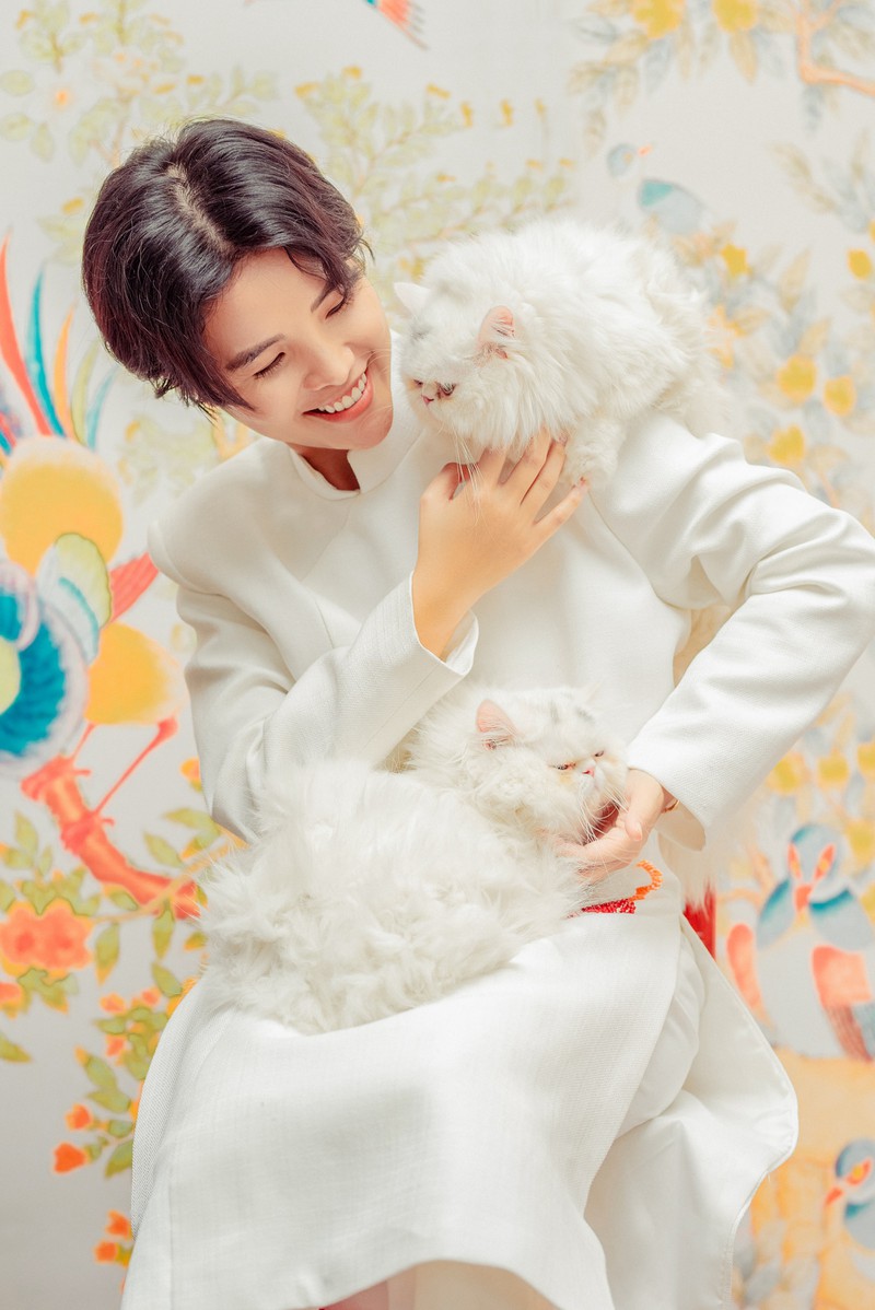 vu cat tuong dien ao dai ngot ngao, tang fan bo anh tet dang yeu hinh 3