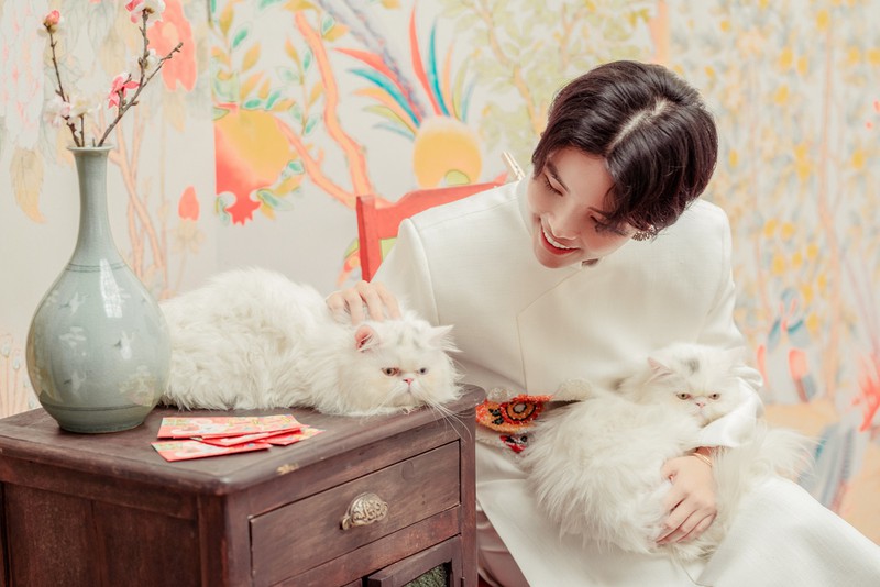 vu cat tuong dien ao dai ngot ngao, tang fan bo anh tet dang yeu hinh 6