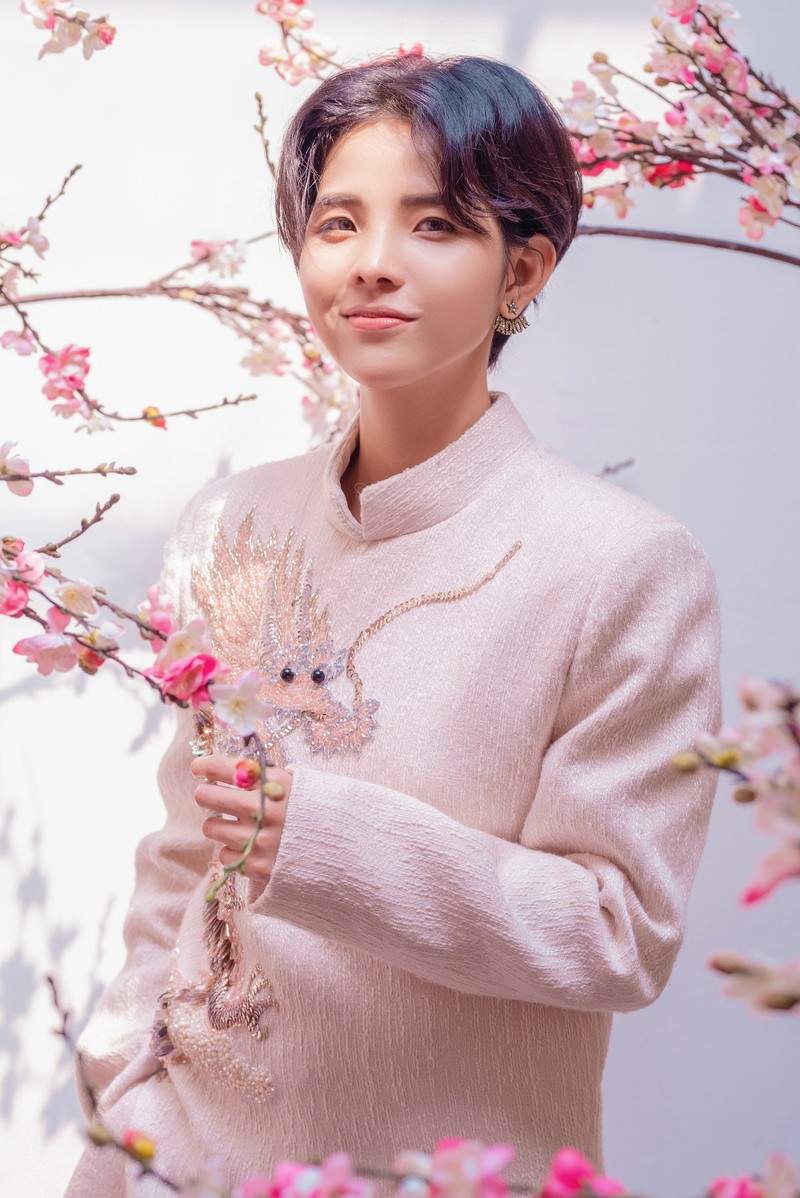 vu cat tuong dien ao dai ngot ngao, tang fan bo anh tet dang yeu hinh 11