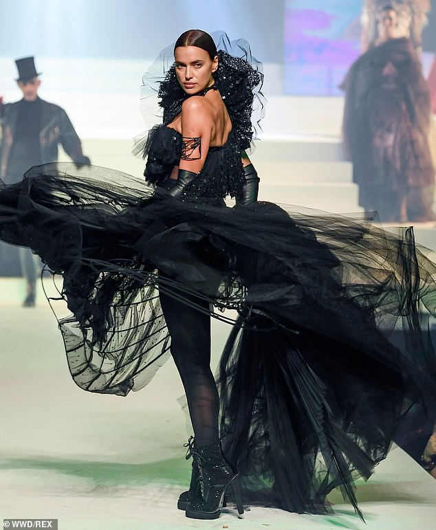 "chan dai" irina shayk xinh dep, rang ro di mua sam cung me  hinh 4