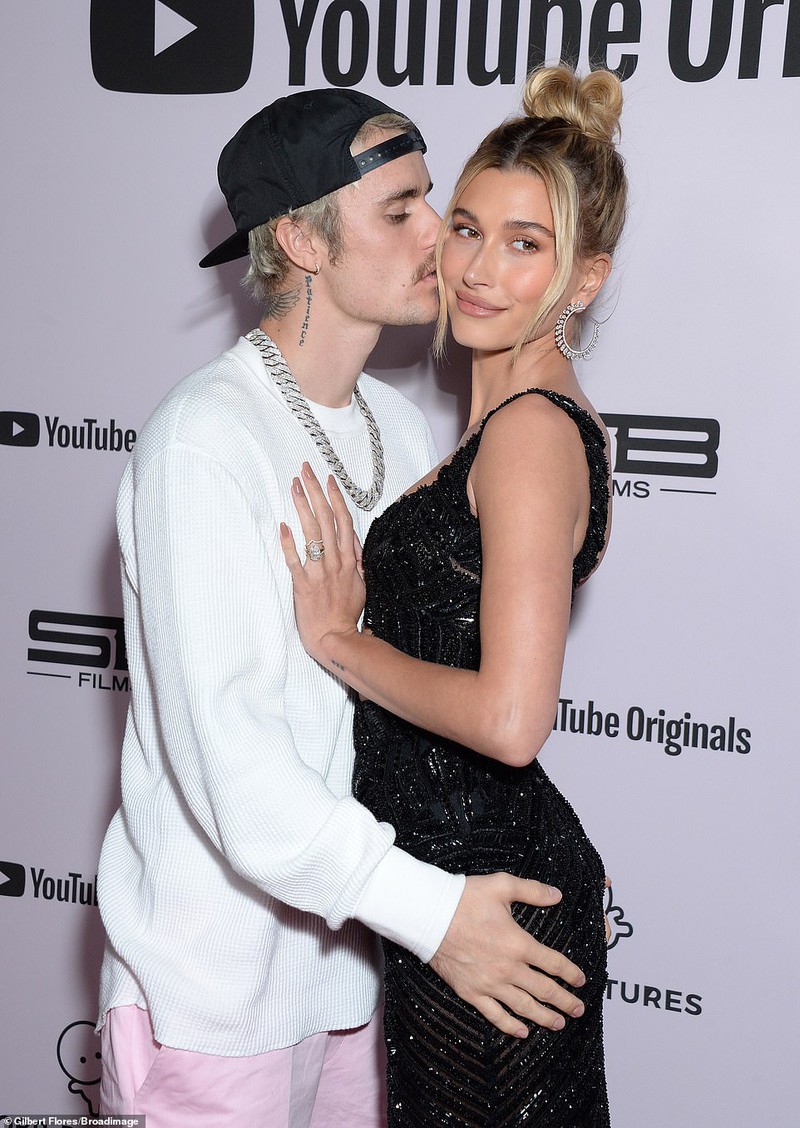 justin bieber ngot ngao hon vo xinh dep trong buoi ra mat phim tai lieu hinh 1