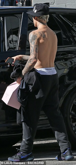 justin bieber muot mat mo hoi, coi ao ra pho sau buoi tap vu dao hinh 3