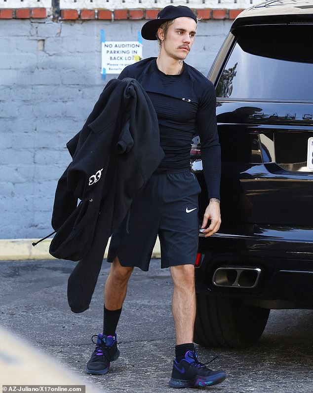justin bieber muot mat mo hoi, coi ao ra pho sau buoi tap vu dao hinh 4