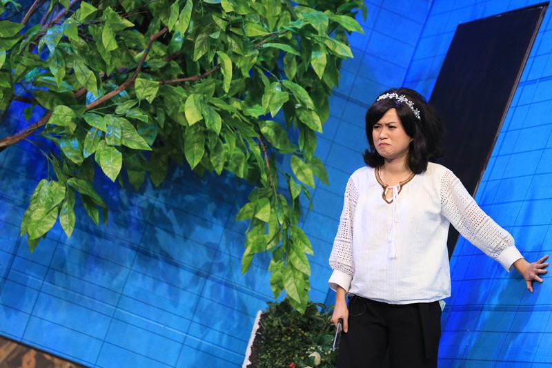 lam vy da hoa me chong "yeu sach", hanh ha con dau dang bau vuot mat hinh 4