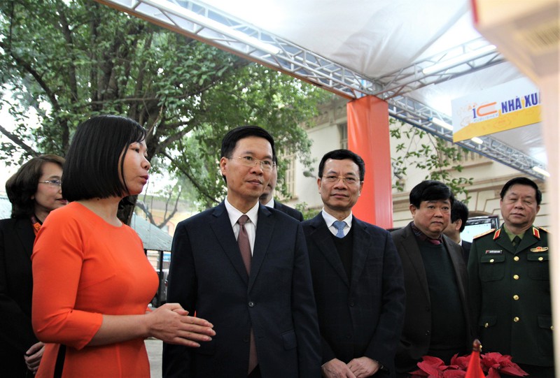 trien lam sach ky niem 90 nam ngay thanh lap dang cong san viet nam hinh 2
