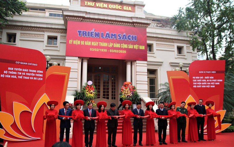 trien lam sach ky niem 90 nam ngay thanh lap dang cong san viet nam hinh 1