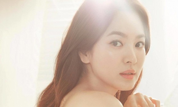 chuyen showbiz: ha ho duoc ban trai tang nhan kim cuong dip valentine hinh 5