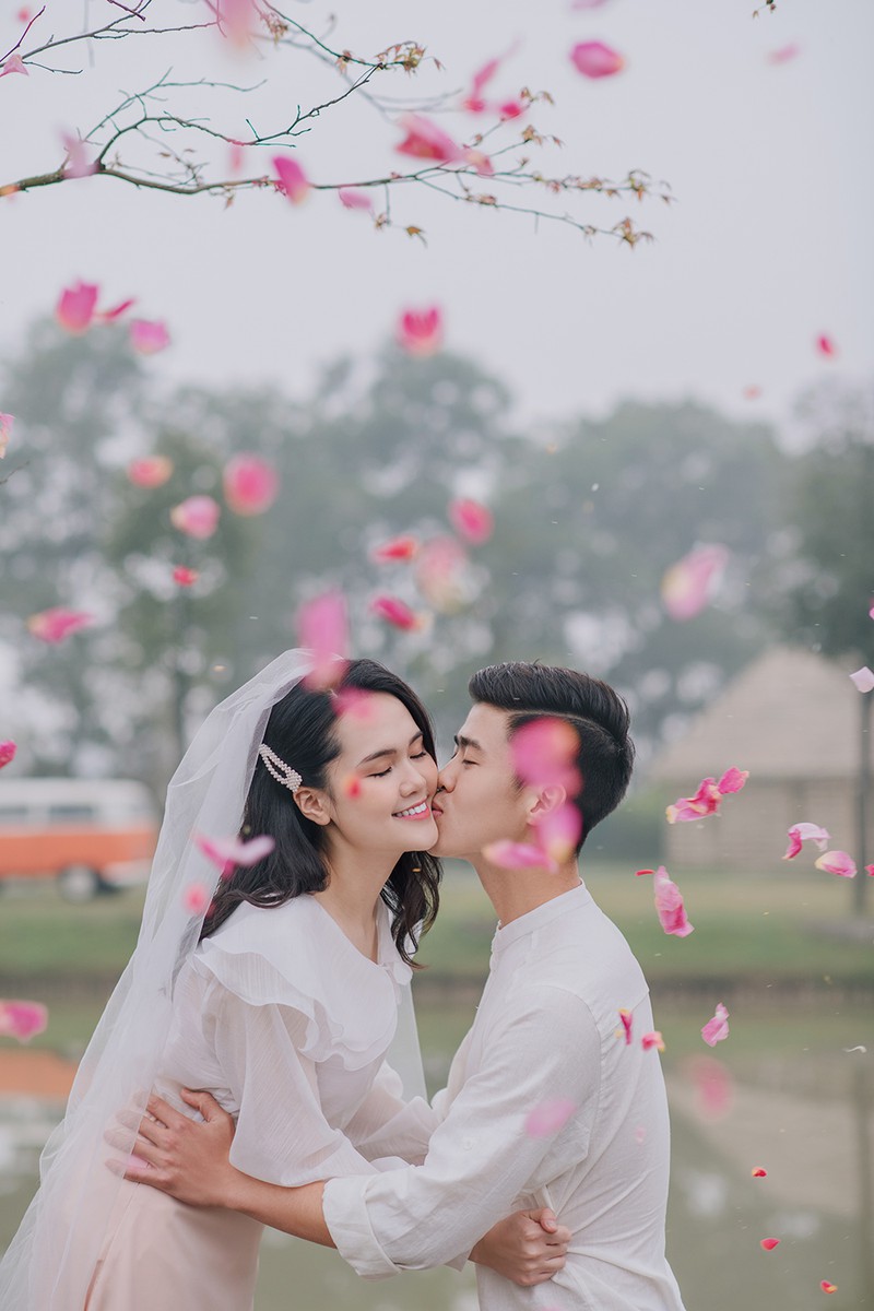 mac dich corona, duy manh va quynh anh tung anh cuoi dep lang man hinh 5