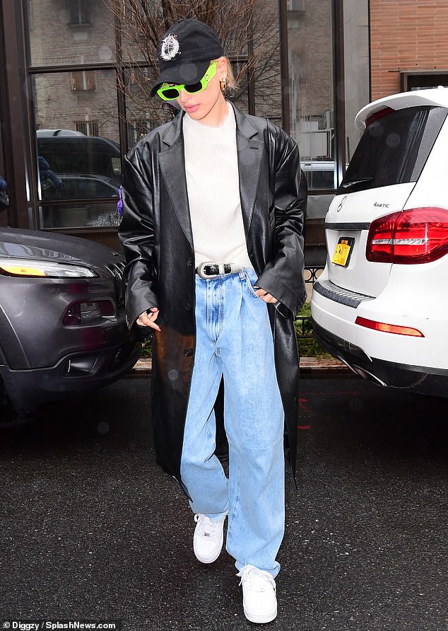 justin bieber mac bo do hong ruc, sanh dieu den phong thu cung ba xa hinh 3