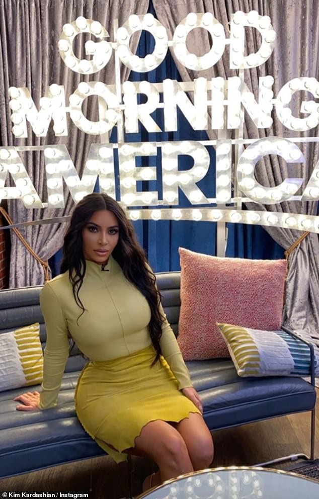 kim kardashian mac do bo sat, tinh tu hon chong giua chon dong nguoi hinh 7