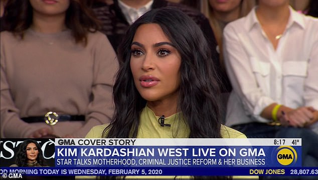 kim kardashian mac do bo sat, tinh tu hon chong giua chon dong nguoi hinh 8