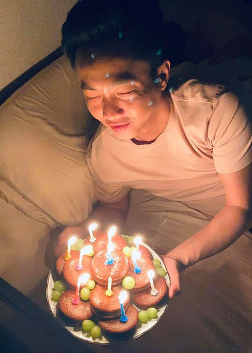 chuyen showbiz: ho ngoc ha om vai ban trai "cuc tinh" tai nha hang hinh 10