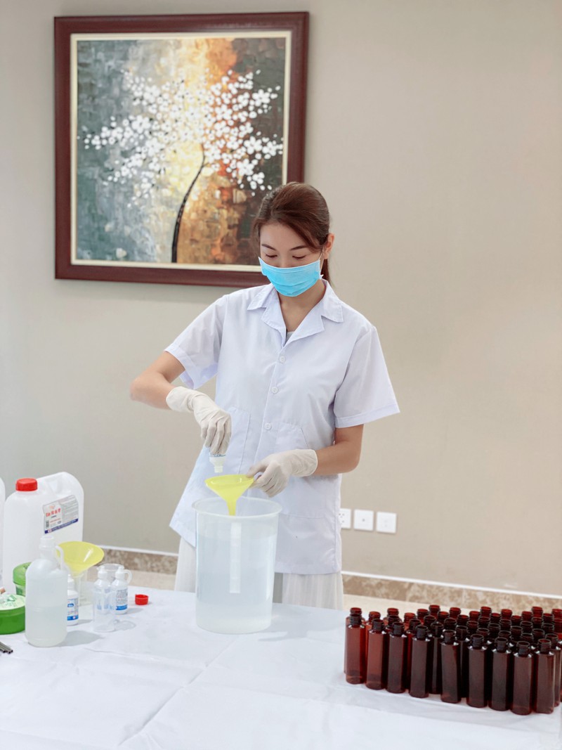 a hau thuy van tu tay lam nuoc sat khuan tang mien phi hinh 1