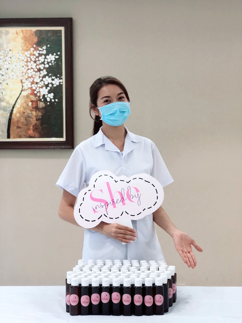 a hau thuy van tu tay lam nuoc sat khuan tang mien phi hinh 2